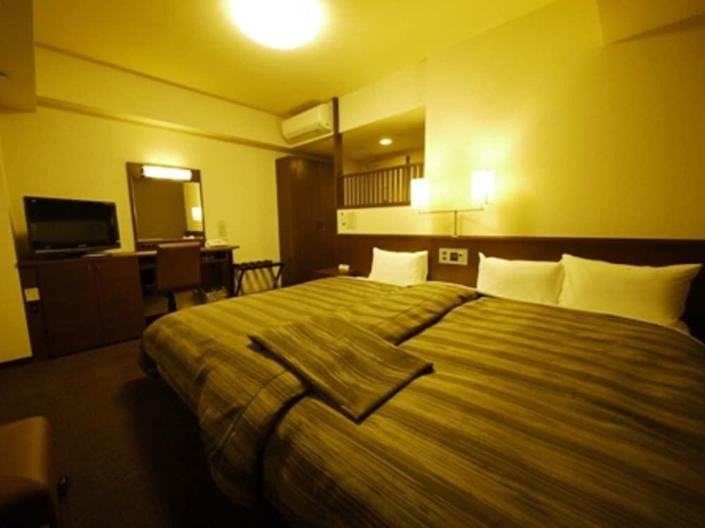 Hotel Route-Inn Niigata Nishi Inter Buitenkant foto